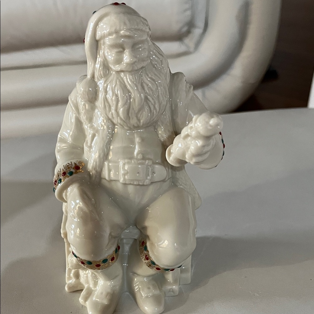 Lenox fifth series Ceramic Santa Claus Figurine -collectible mint condition